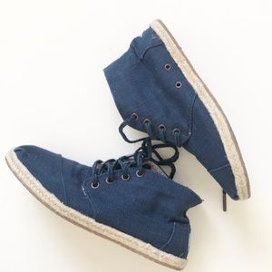 Toms women’s desert blue botas sz 6
